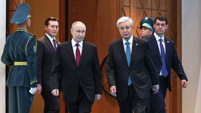 Путин и Токаев посадили дерево на Аллее вечной…